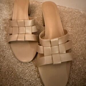 Short heel sandal